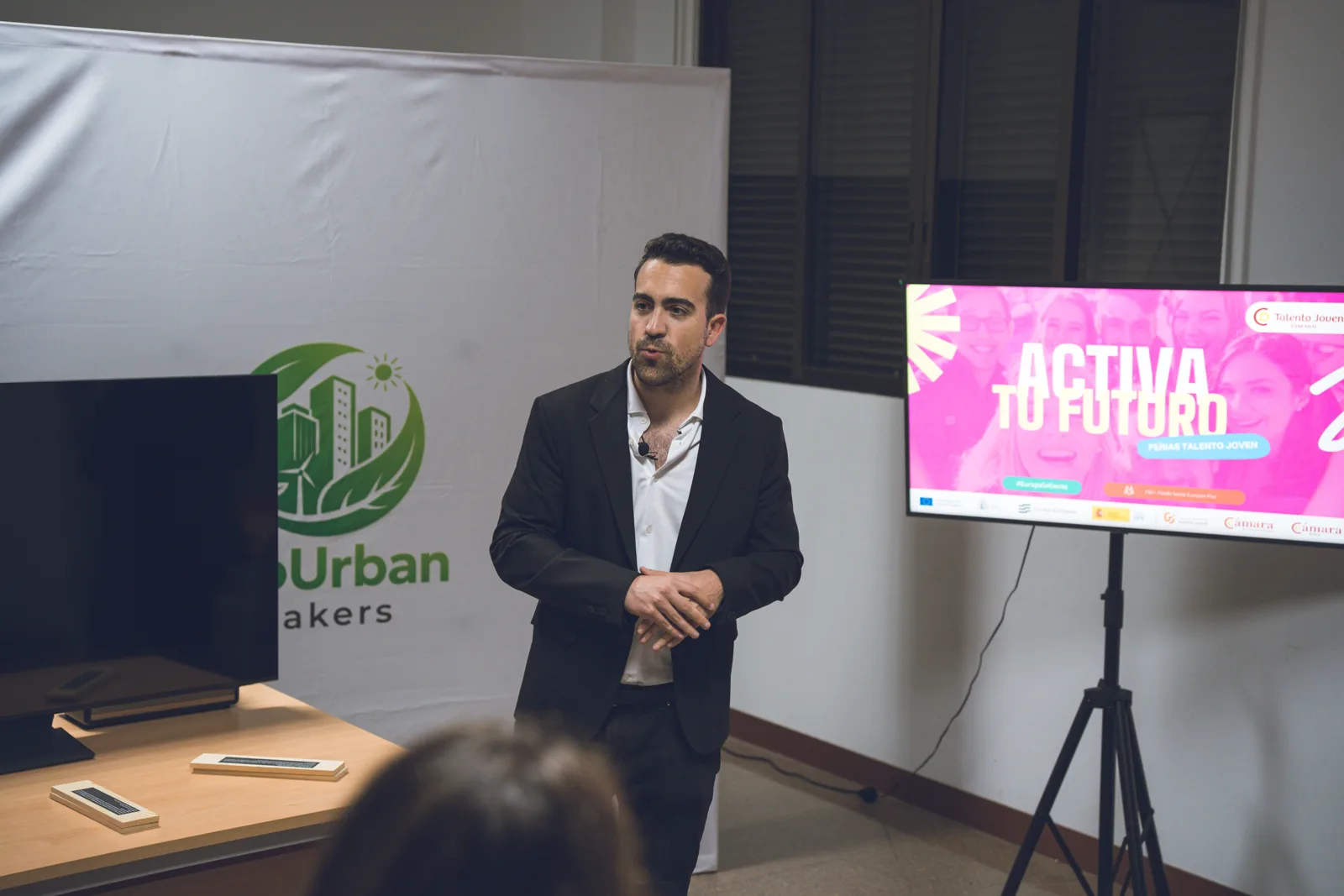 Alberto Fonseca presentando un evento de la Cámara de Comercio de Badajoz